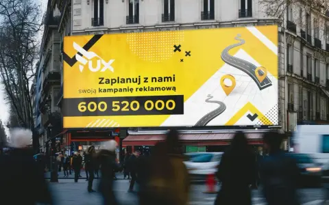 Jasna reklama outdoorowa z hasłem "Zaplanuj z nami swoją kampanię reklamową" i numerem telefonu 600 520 000. Grafika przedstawia mapę z drogami i pinezkami.