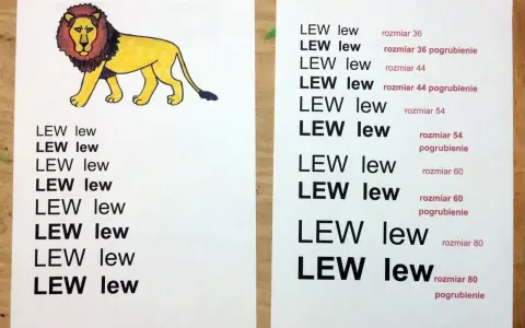 Rysunek lwa i tekst "LEW lew" w różnych rozmiarach i grubościach, idealna czcionka dla dzieci do nauki.